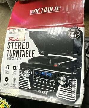 Victrola 50's Style Bluetooth Stereo Turntable with CD Player V50-200